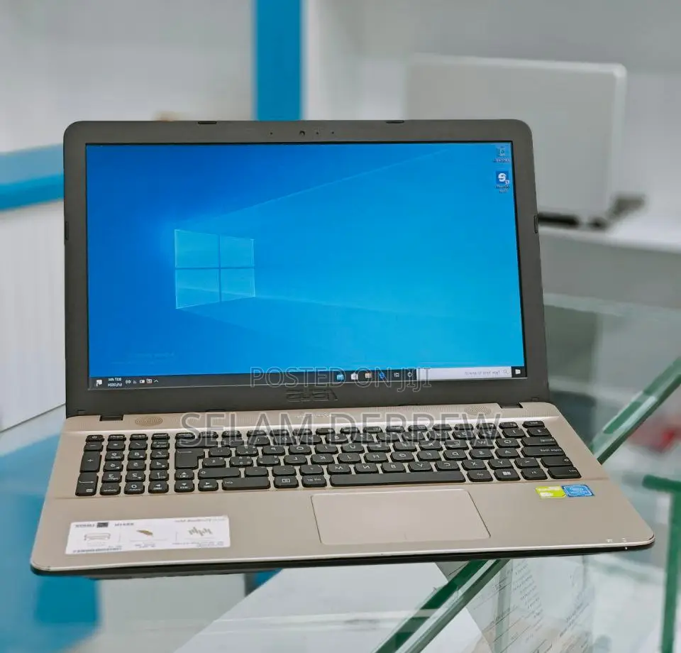 Laptop Asus 1015E 4GB Intel Core 2 Quad HDD 1T