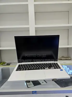 Photo - New Laptop Samsung 8GB Intel Core I5 HDD+SSD 256GB