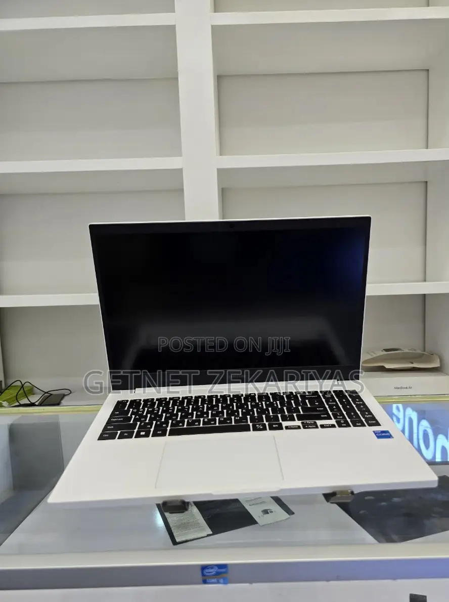 New Laptop Samsung 8GB Intel Core I5 HDD+SSD 256GB