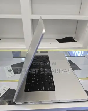 New Laptop Apple MacBook Pro 2023 M2 16GB Apple M2 SSD 1T