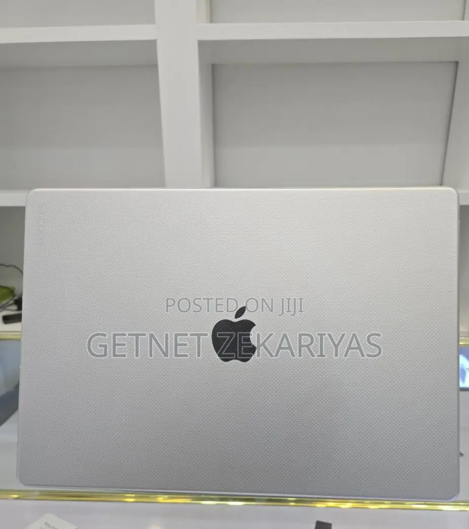 New Laptop Apple MacBook Air 2022 M2 8GB Apple M2 SSD 256GB