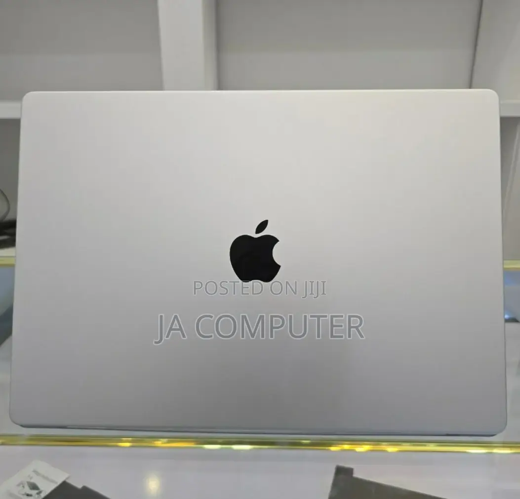 New Laptop Apple MacBook Pro 16GB Apple M2 Ultra SSD 1T