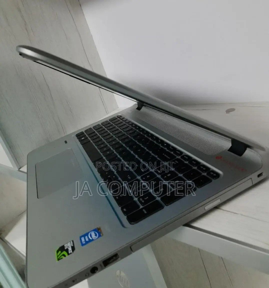 New Laptop HP Envy X360 8GB Intel Core I5 SSD 512GB