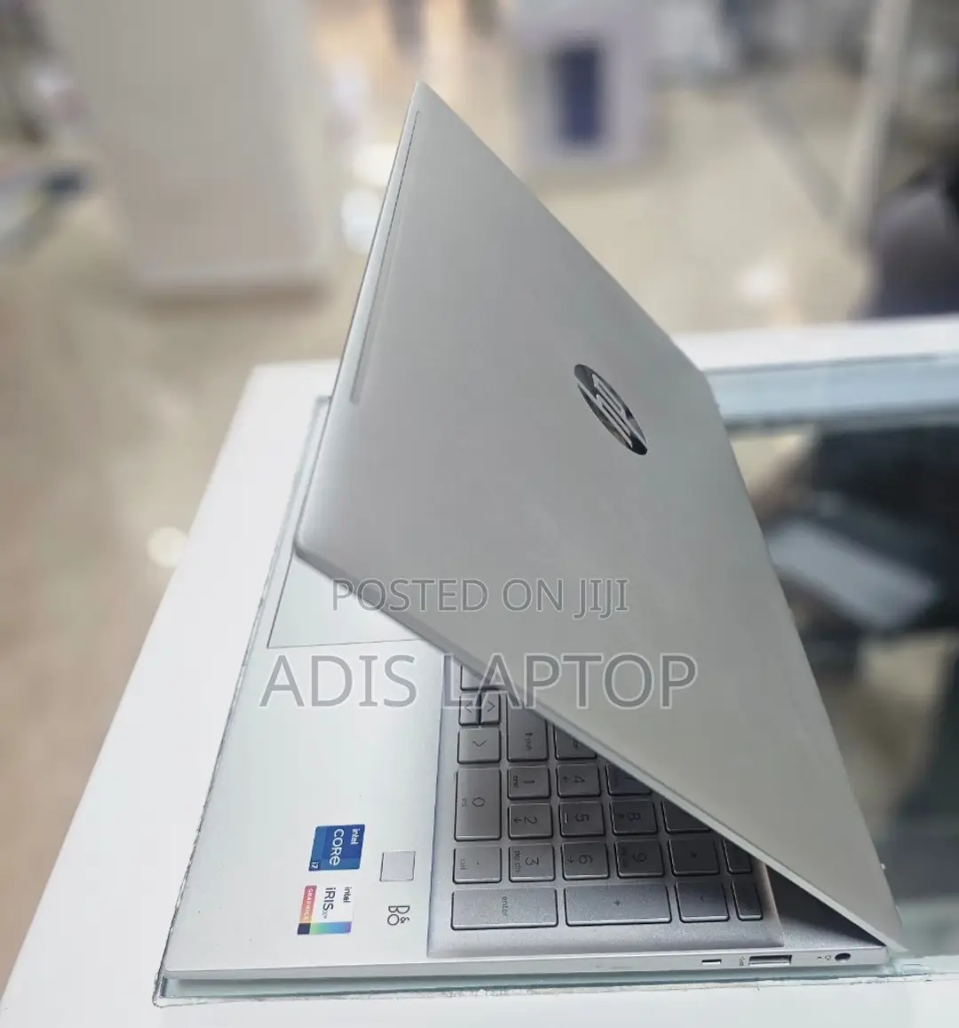 New Laptop HP Pavilion 17 16GB Intel Core I5 SSD 512GB