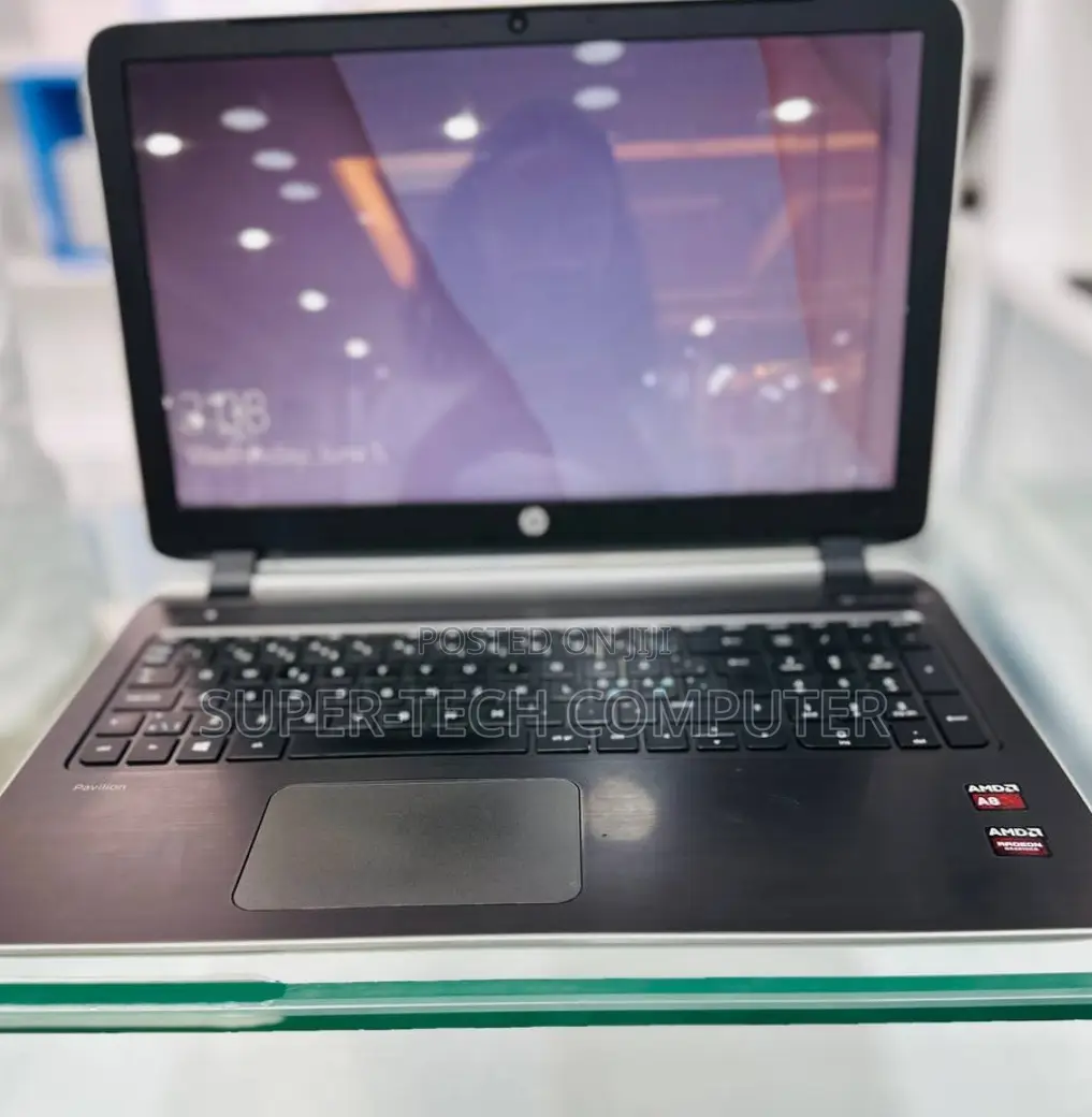 New Laptop HP Pavilion 10 8GB AMD A8 HDD 1T