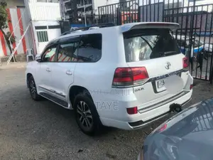 Toyota Land Cruiser 2014 White