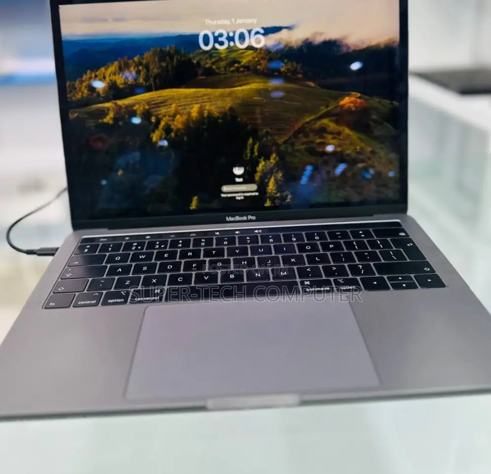 New Laptop Apple MacBook Pro 2019 16GB Intel Core I7 SSD 256GB