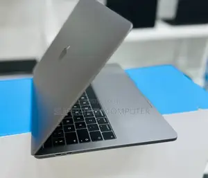 New Laptop Apple MacBook Pro 2019 16GB Intel Core I7 SSD 256GB