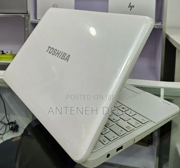 Laptop Toshiba Satellite C850 4GB Intel Core 2 Quad HDD 500GB