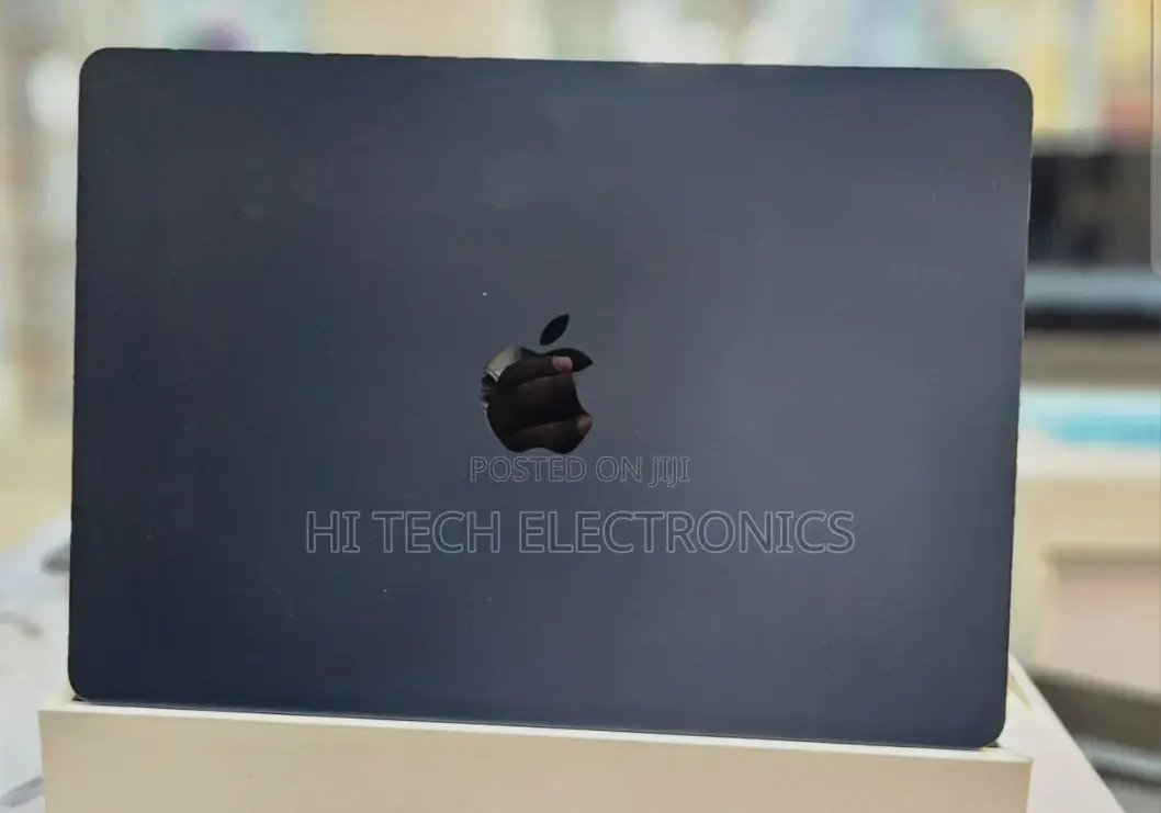 New Laptop Apple MacBook Air 2022 M2 8GB Apple M2 SSD 256GB