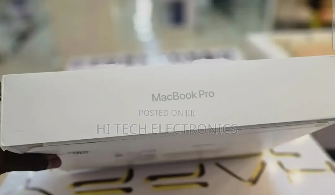 New Laptop Apple MacBook Pro 2022 M2 16GB Apple M2 SSD 512GB