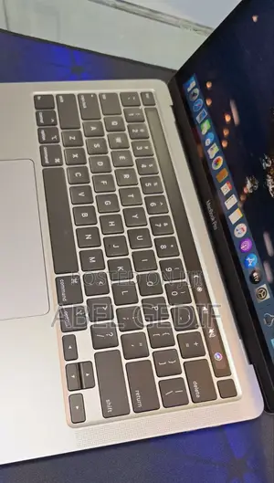 New Laptop Apple MacBook 2020 16GB Intel Core I7 SSD 512GB