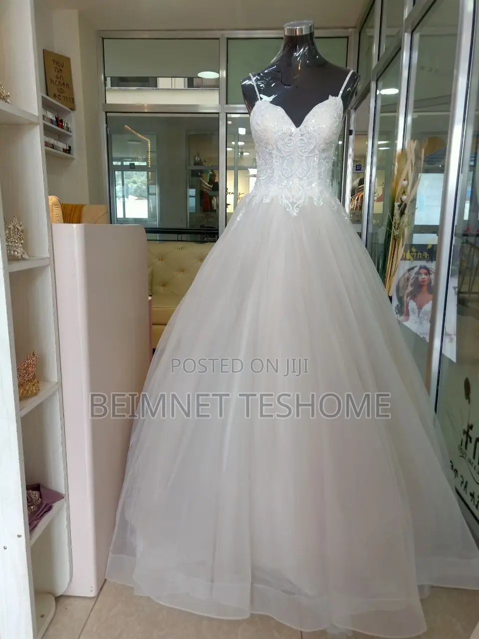 የሚሸጥ የሙሽራ ቀሚስ ቬሎ ዘመናዊ እና ቆንጆ