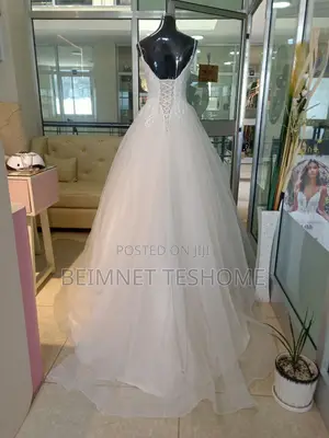 የሚሸጥ የሙሽራ ቀሚስ ቬሎ ዘመናዊ እና ቆንጆ