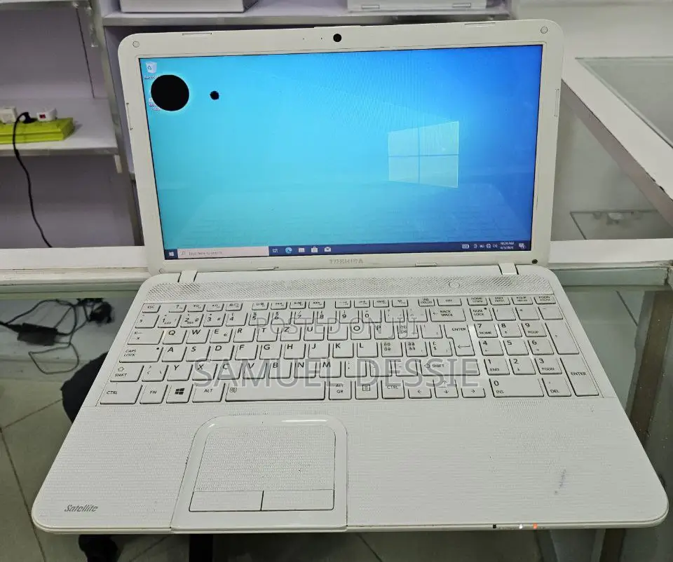 Laptop Toshiba Satellite C850 4GB Intel Core 2 Quad HDD 500GB