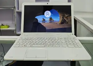 Laptop Toshiba Satellite C850 4GB Intel Core 2 Quad HDD 500GB