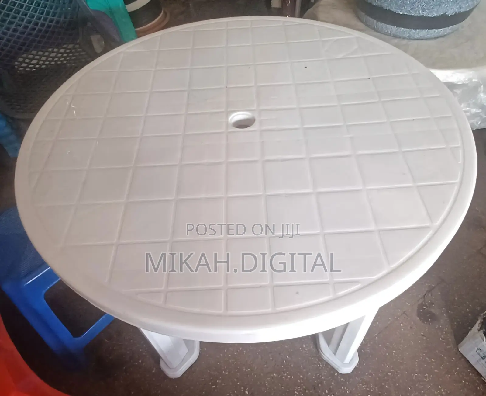 80 Cm Circular Plastic Table | የሚነቃቀል ነው