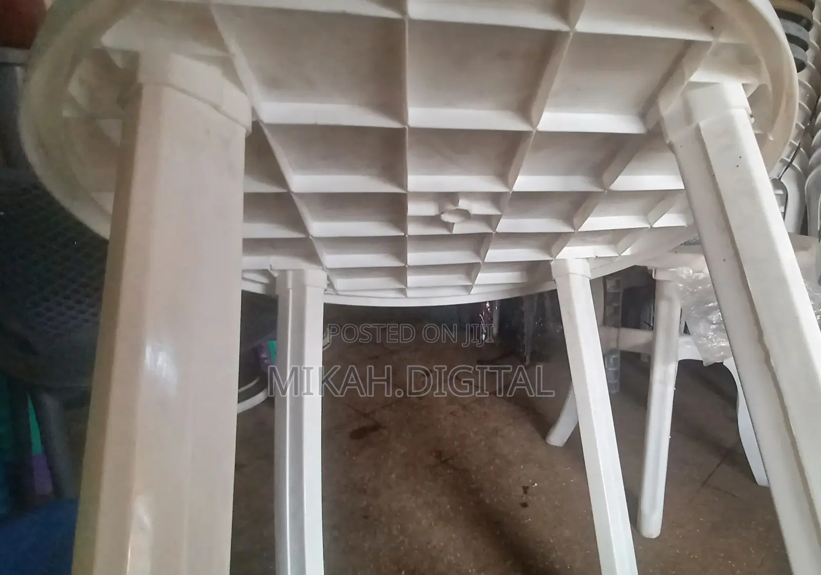 80 Cm Circular Plastic Table | የሚነቃቀል ነው