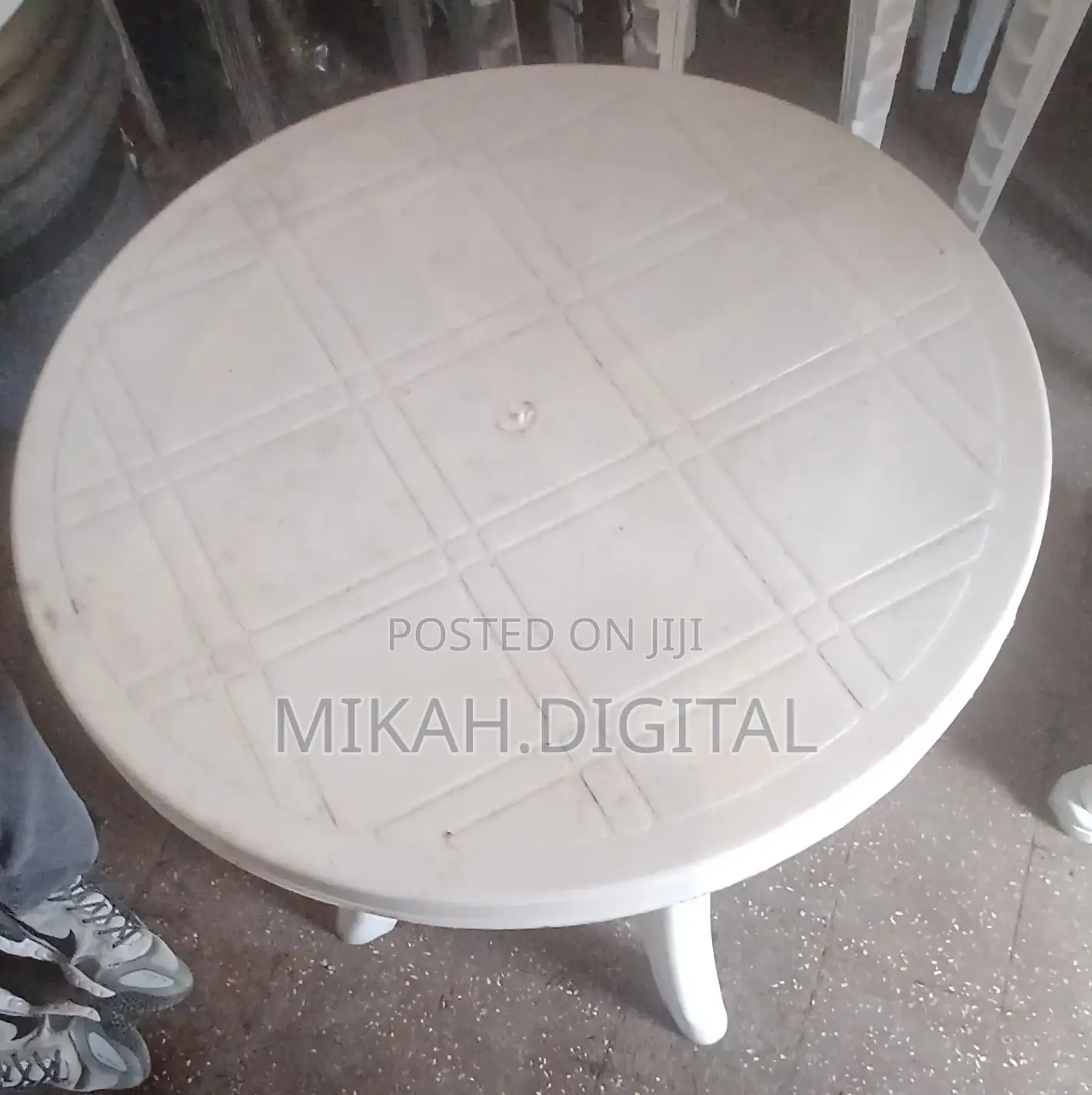 60 Cm Circular Plastic Table | የሚነቃቀል ነው
