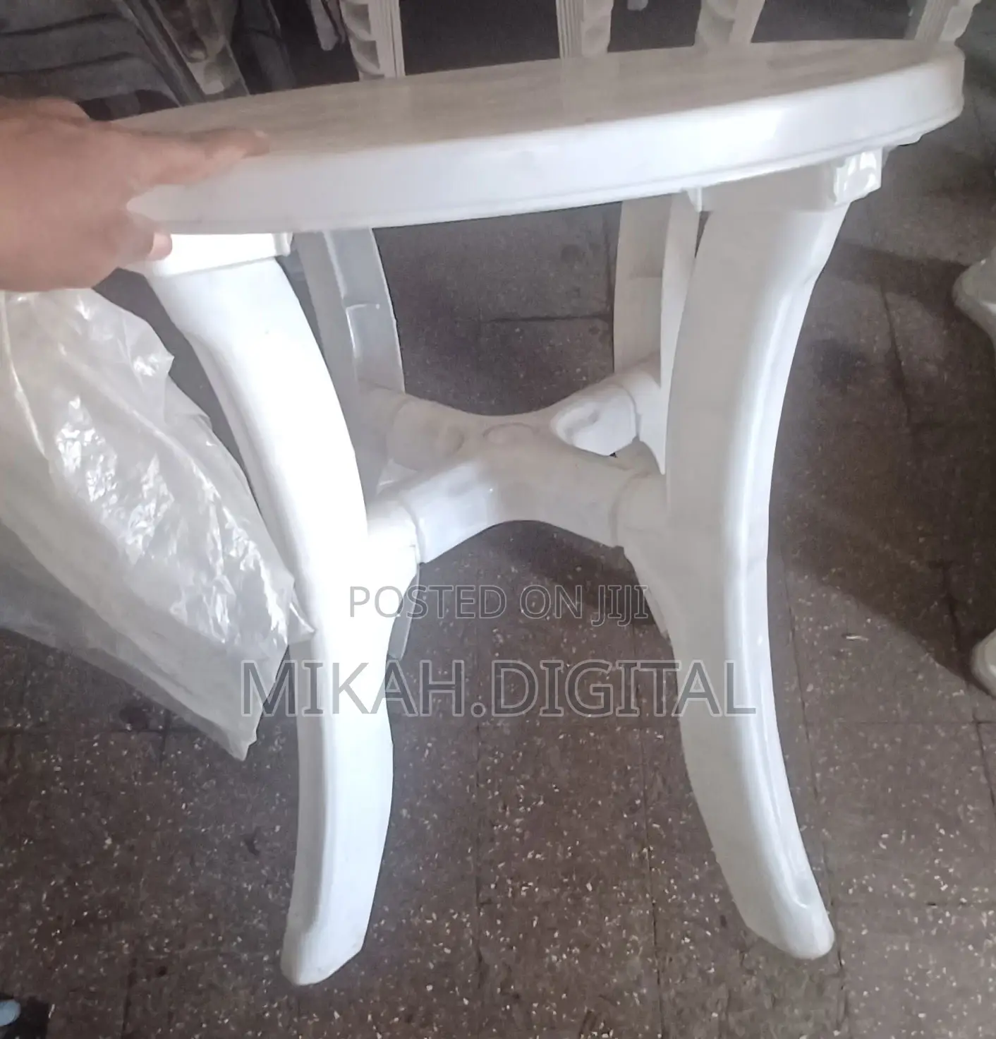 60 Cm Circular Plastic Table | የሚነቃቀል ነው