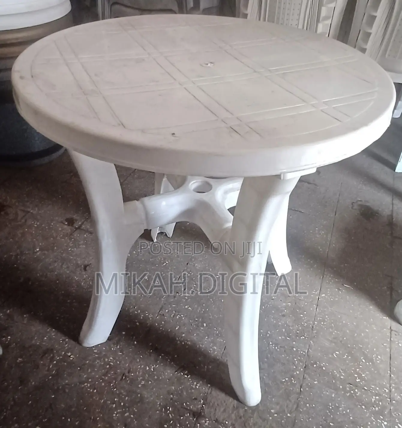 60 Cm Circular Plastic Table | የሚነቃቀል ነው