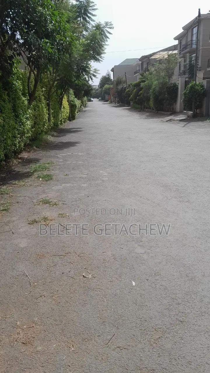 5bdrm Villa in Ayat Compound Modern, Bole for sale