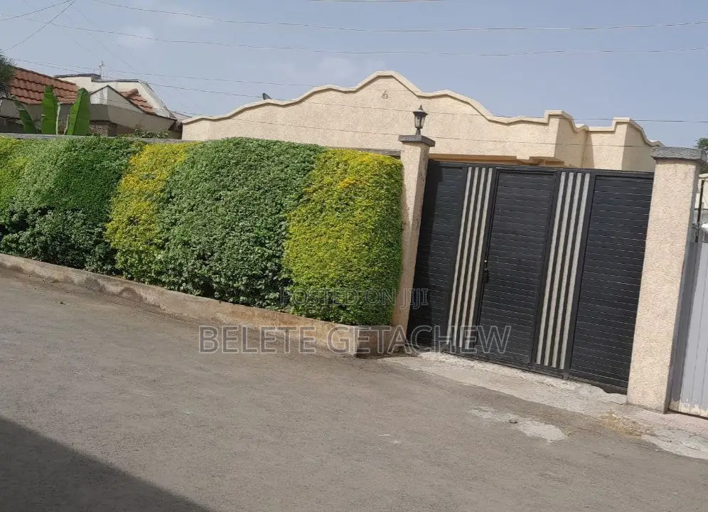 5bdrm Villa in Ayat Compound Modern, Bole for sale