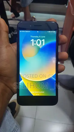 Photo - Apple iPhone 8 Plus 64 GB Black