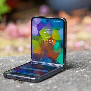 Photo - Samsung Galaxy Z Flip 5 256 GB Black