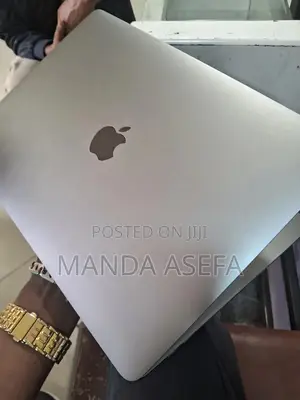 New Laptop Apple MacBook Pro 2016 8GB Intel Core I7 SSD 512GB