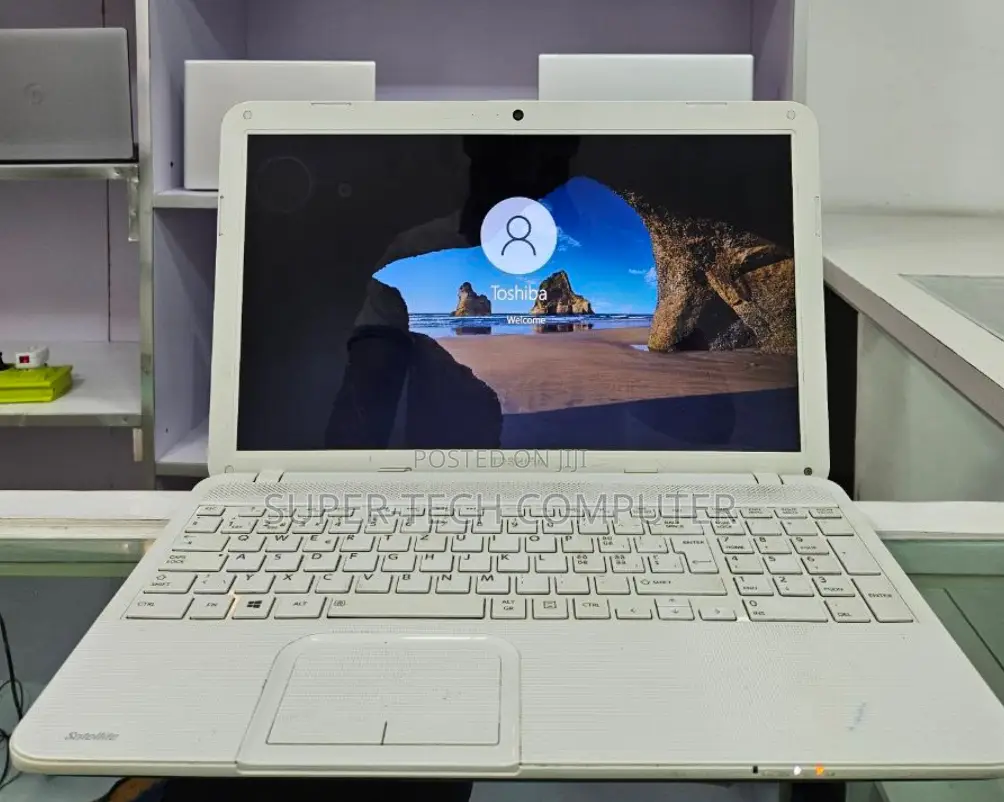 Laptop Toshiba Satellite C855 4GB Intel Core 2 Quad HDD 500GB