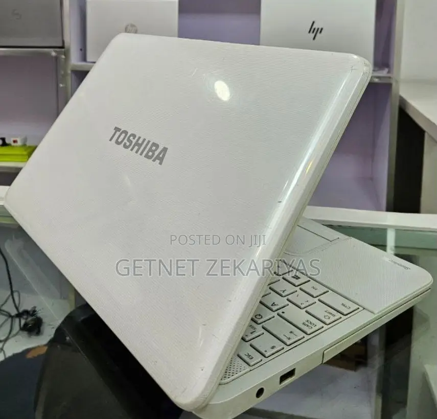 New Laptop Toshiba Satellite C850 4GB Intel Core 2 Quad HDD 500GB