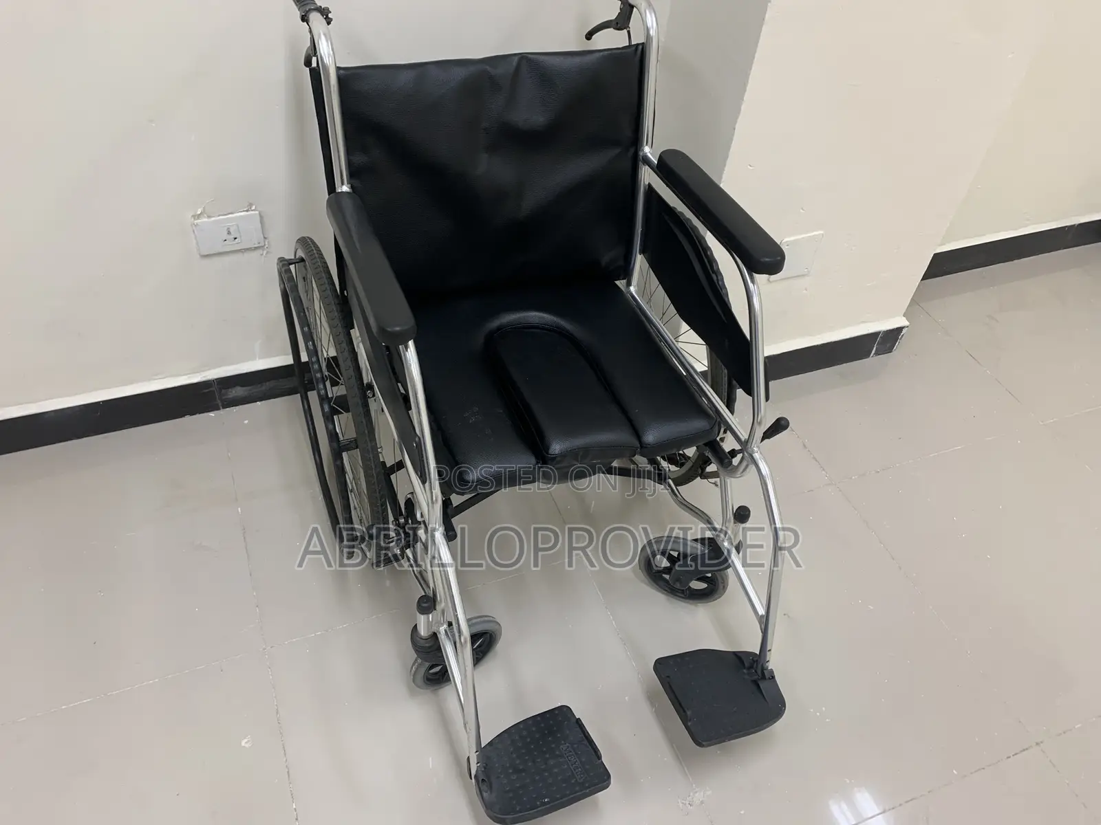Wheelchair%^Toilet Wheelchair>€Wheelchair€Commode Used~~<~%