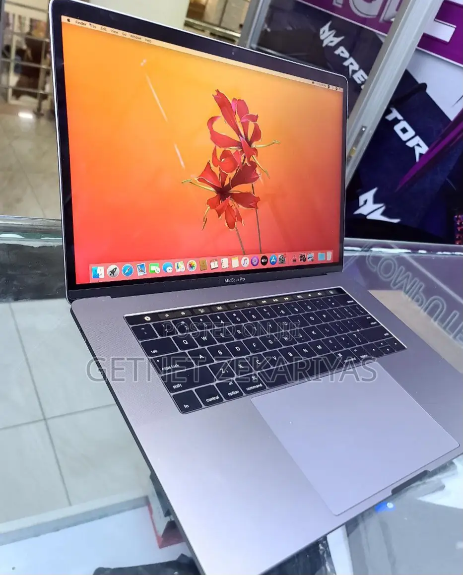 New Laptop Apple MacBook Pro 2017 16GB Intel Core I7 SSD 512GB