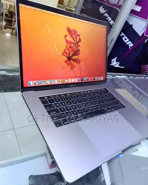 New Laptop Apple MacBook Pro 2017 16GB Intel Core I7 SSD 512GB