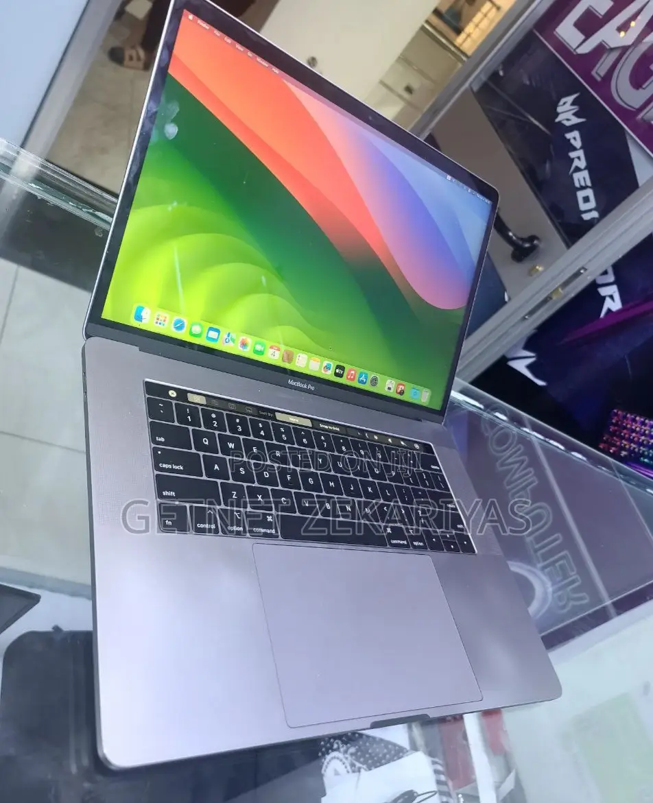 New Laptop Apple MacBook Pro 2017 16GB Intel Core I7 SSD 512GB