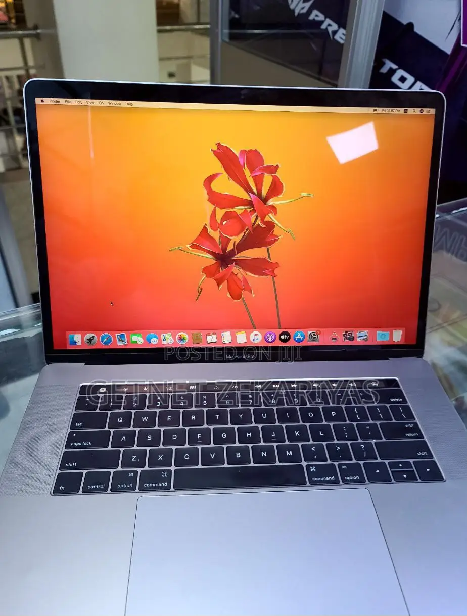 New Laptop Apple MacBook Pro 2017 16GB Intel Core I7 SSD 512GB