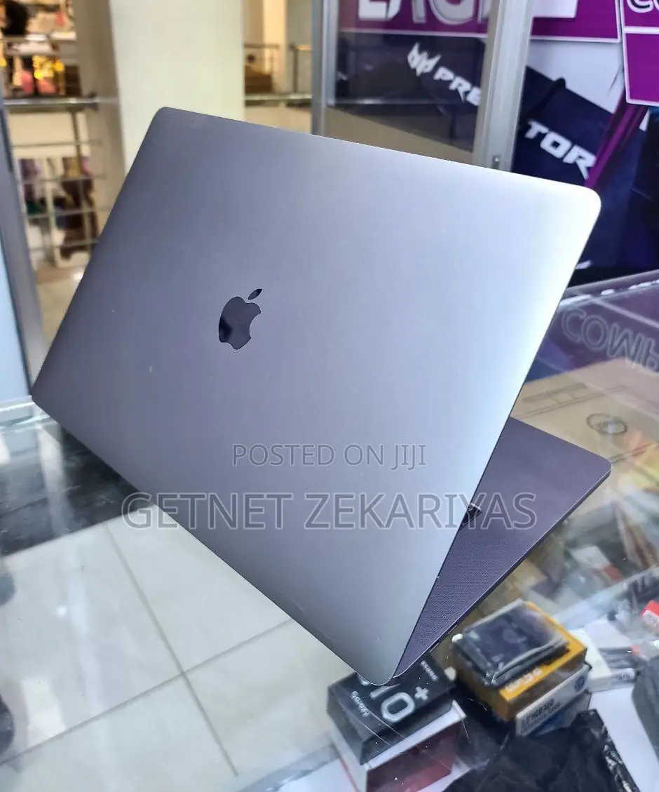 New Laptop Apple MacBook Pro 2017 16GB Intel Core I7 SSD 512GB