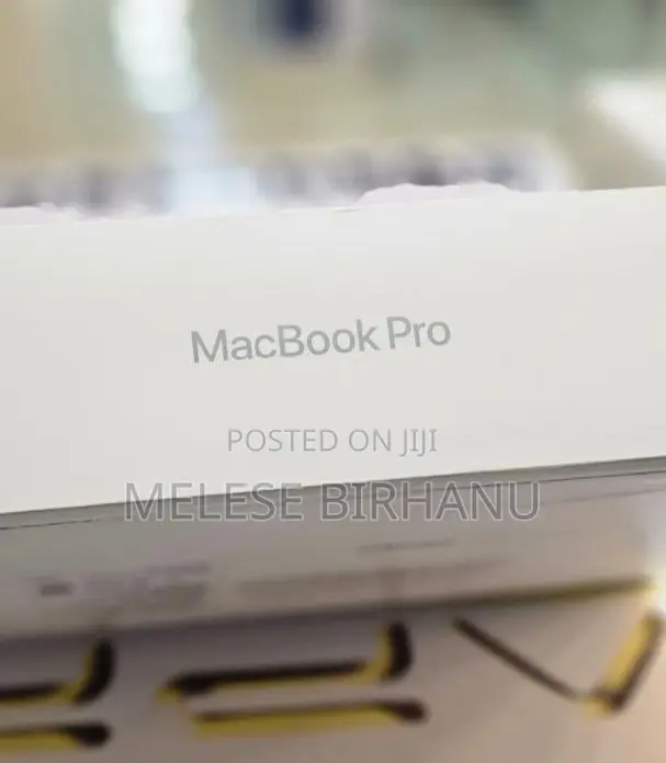 New Laptop Apple MacBook Pro 2022 M2 16GB Apple M2 SSD 512GB