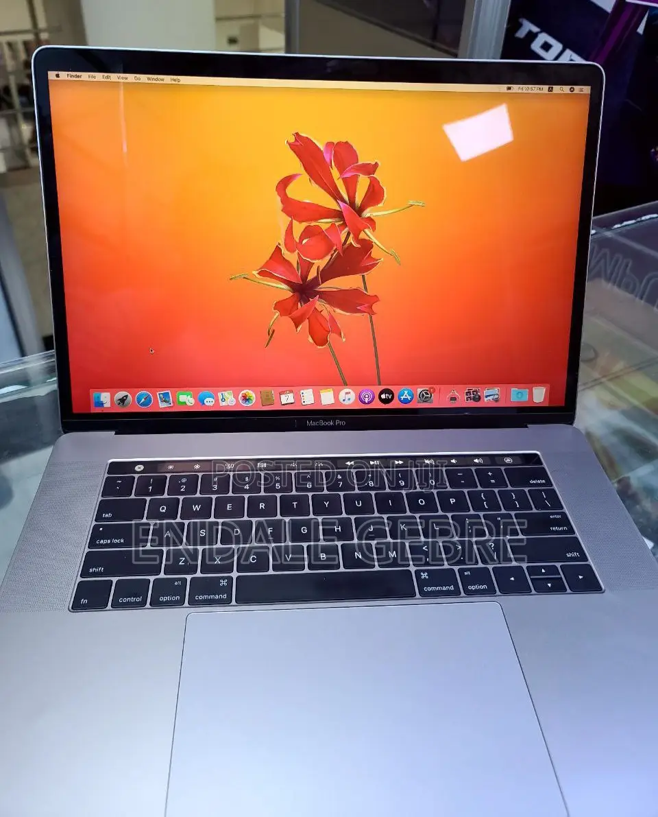 New Laptop Apple MacBook 2018 16GB Intel Core I7 SSD 512GB
