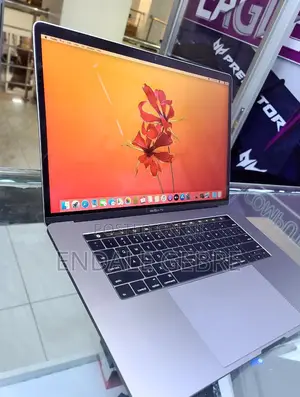 New Laptop Apple MacBook 2018 16GB Intel Core I7 SSD 512GB