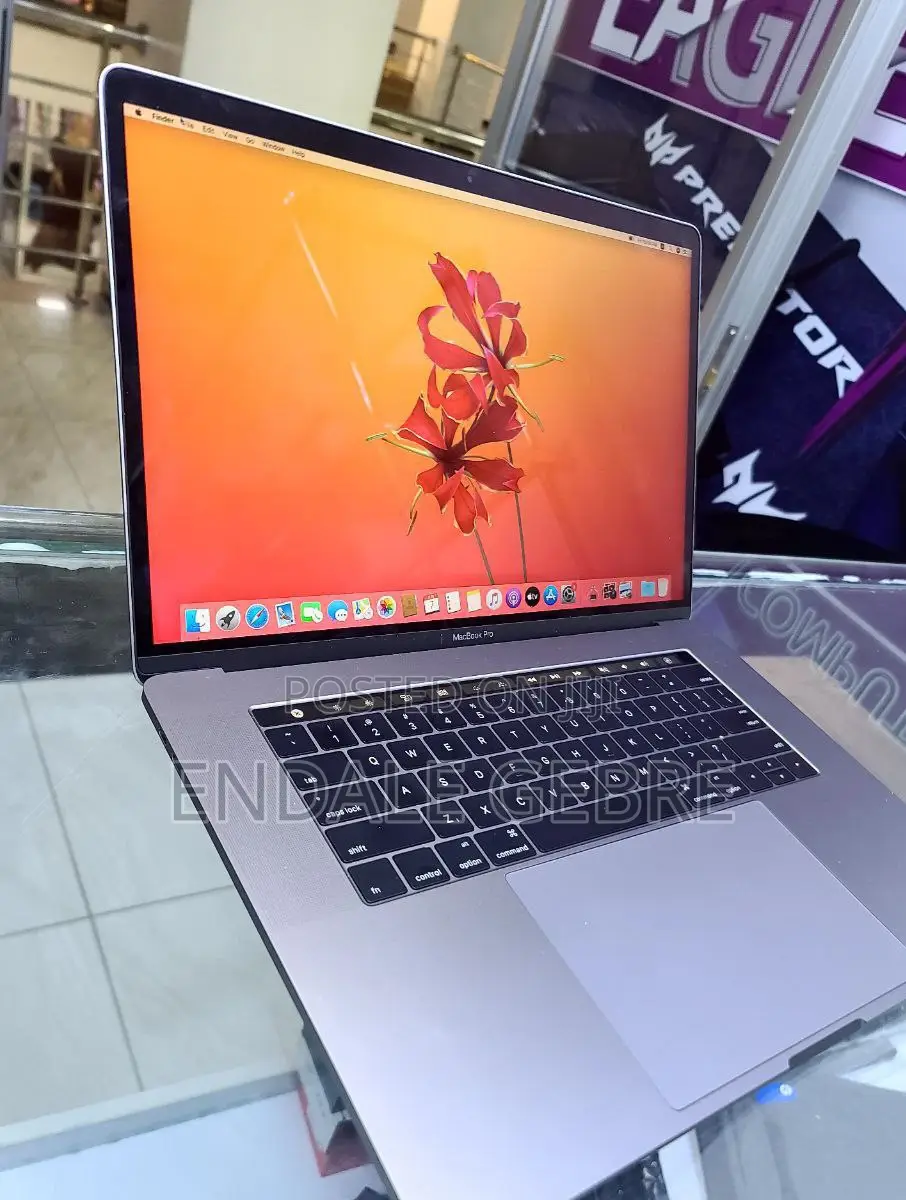 New Laptop Apple MacBook 2018 16GB Intel Core I7 SSD 512GB