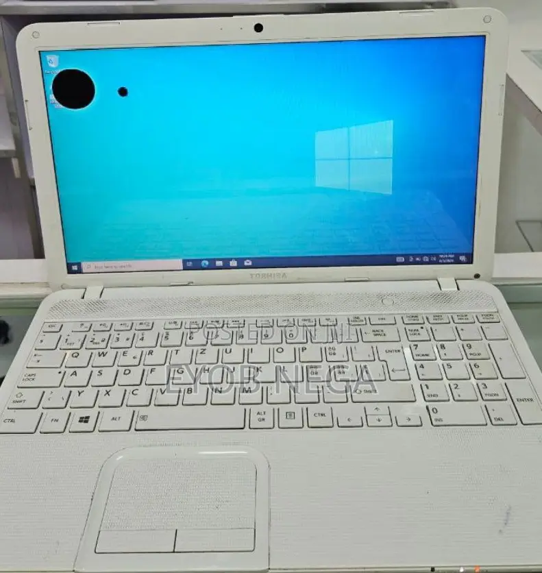 New Laptop Toshiba Satellite C855 4GB HDD 500GB