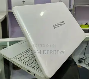 Photo - Laptop Toshiba Satellite C850 4GB Intel Core 2 Quad HDD 500GB