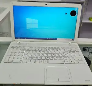 Laptop Toshiba Satellite C850 4GB Intel Core 2 Quad HDD 500GB