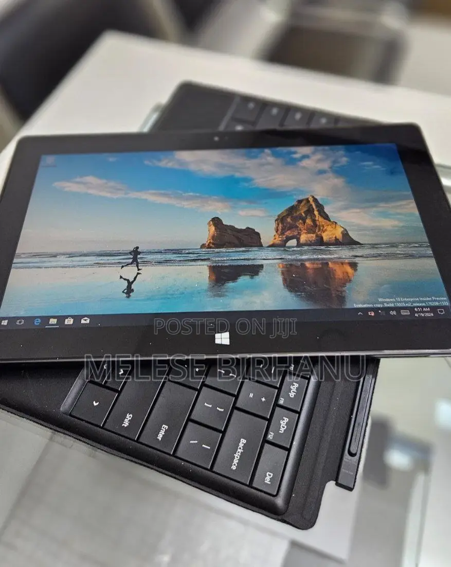 New Laptop Microsoft Surface 2GB Intel Pentium SSD 32GB