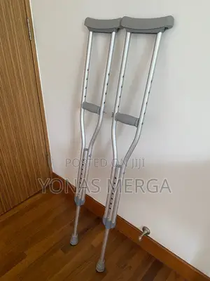 Photo - Crutches Adjustable上foldable Walking Stick走elbow Crutches/