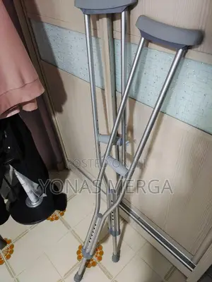 Photo - Crutches 才crunch/Cranch=Life Line Adult Aluminium Crutches