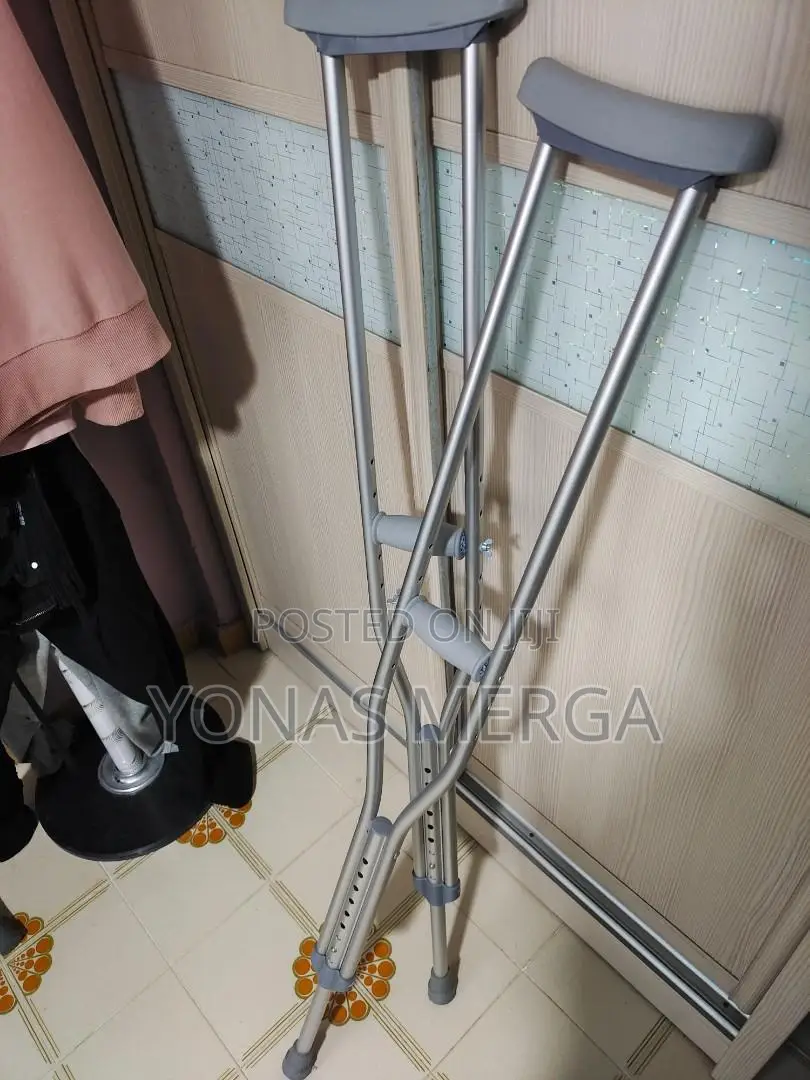 Crutches 才crunch/Cranch=Life Line Adult Aluminium Crutches