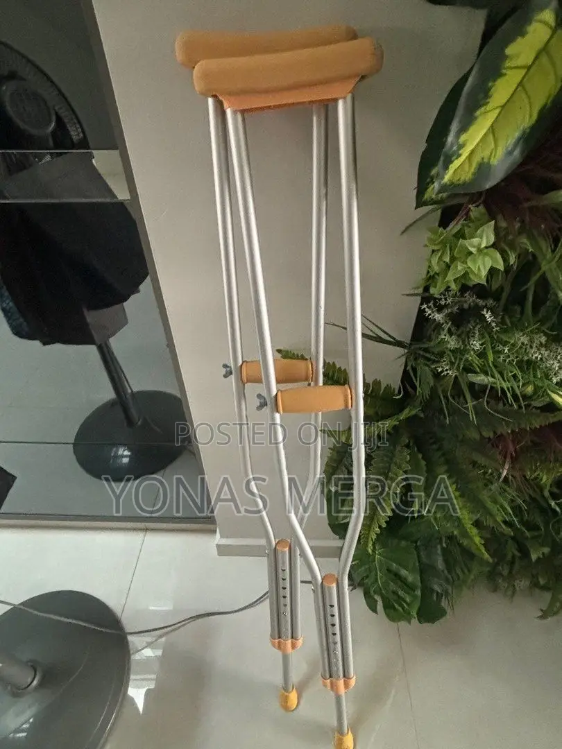 Crunch已cranch/ክራንች𦬅?Crutches/Crutches (Large) (5’10-6’6)